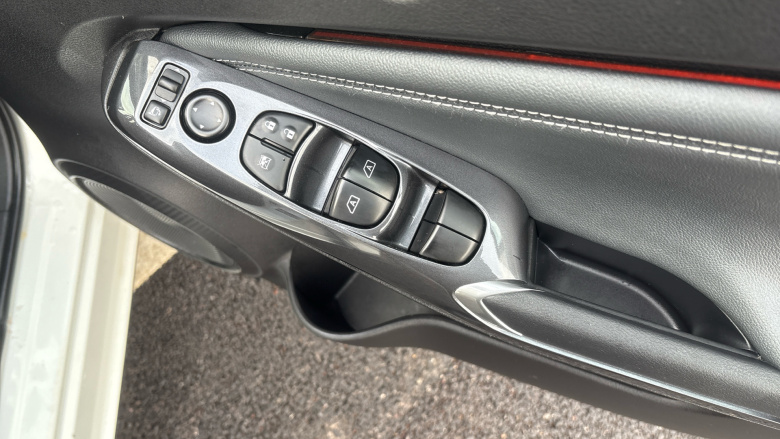 Nissan Juke 1.0 DiG-T N-Connecta 5dr Petrol Hatchback